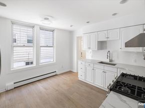 46 Garden Place, Edgewater NJ 07020