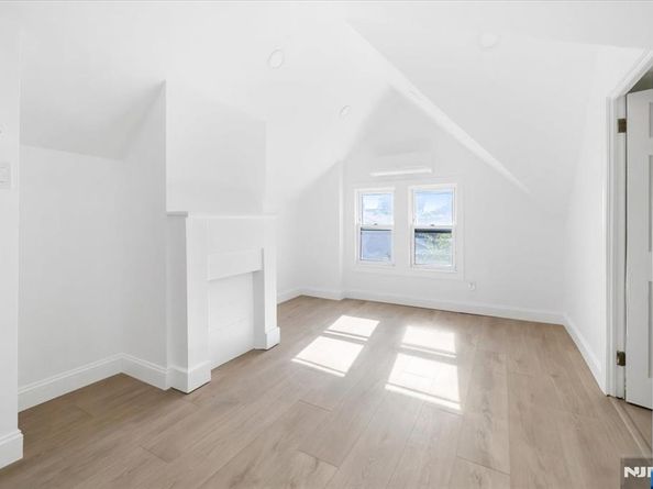 46 Garden Place, Edgewater NJ 07020