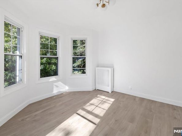 46 Garden Place, Edgewater NJ 07020