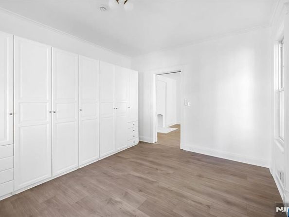 46 Garden Place, Edgewater NJ 07020