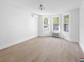 46 Garden Place, Edgewater NJ 07020