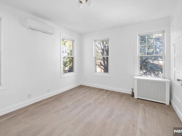 46 Garden Place, Edgewater NJ 07020