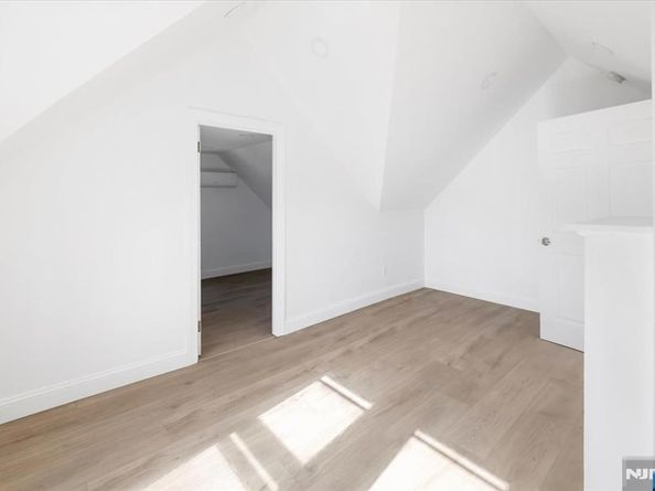 46 Garden Place, Edgewater NJ 07020