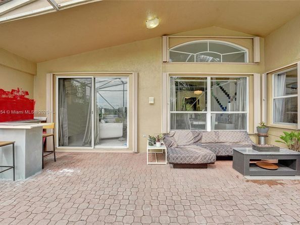 1947 NW 130th Ave, Pembroke Pines FL 33028