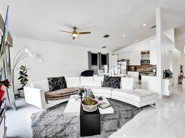 1947 NW 130th Ave, Pembroke Pines FL 33028