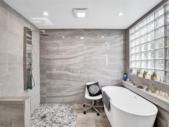 1947 NW 130th Ave, Pembroke Pines FL 33028