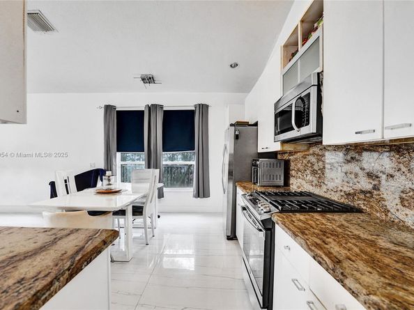 1947 NW 130th Ave, Pembroke Pines FL 33028