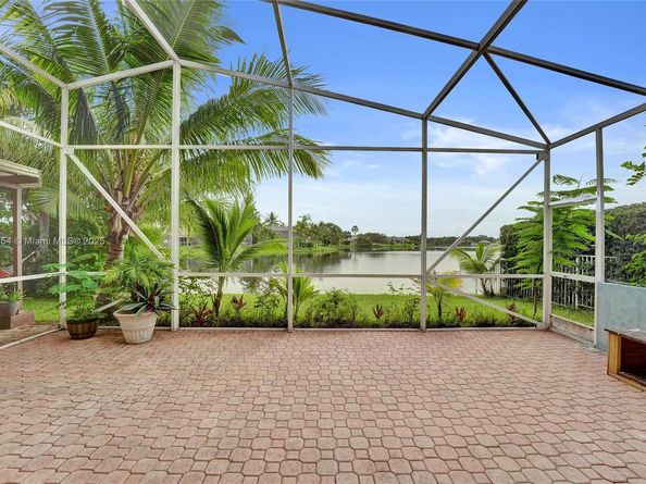 1947 NW 130th Ave, Pembroke Pines FL 33028