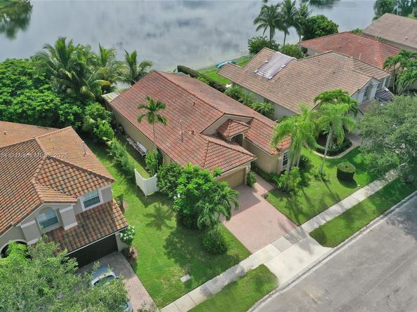 1947 NW 130th Ave, Pembroke Pines FL 33028