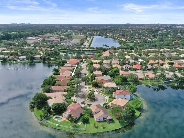 1947 NW 130th Ave, Pembroke Pines FL 33028