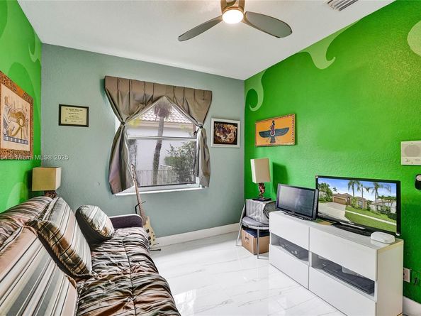 1947 NW 130th Ave, Pembroke Pines FL 33028