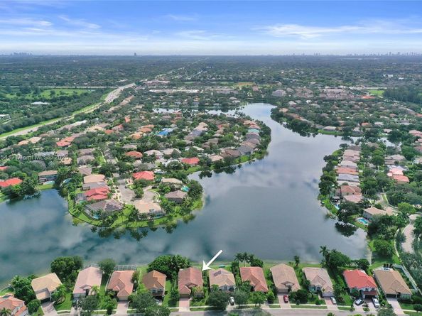 1947 NW 130th Ave, Pembroke Pines FL 33028