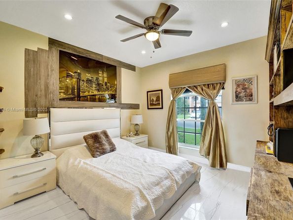 1947 NW 130th Ave, Pembroke Pines FL 33028