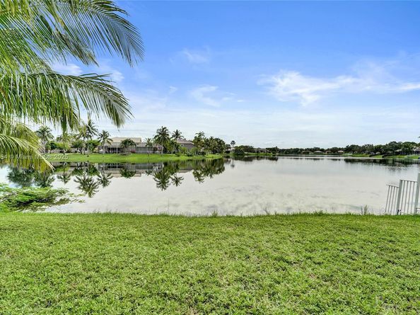 1947 NW 130th Ave, Pembroke Pines FL 33028
