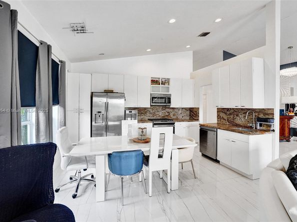 1947 NW 130th Ave, Pembroke Pines FL 33028
