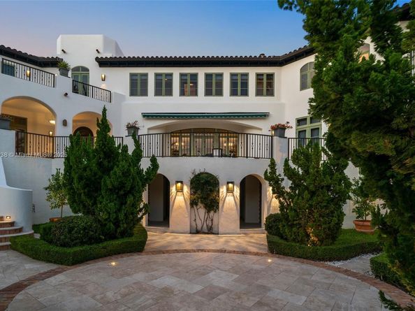 3305 S Moorings Way, Miami FL 33133