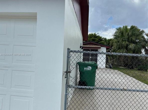 15200 SW 109 ave, Miami FL 33157