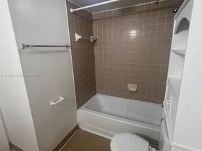 2810 N Oakland Forest Dr 108, Oakland Park FL 33309