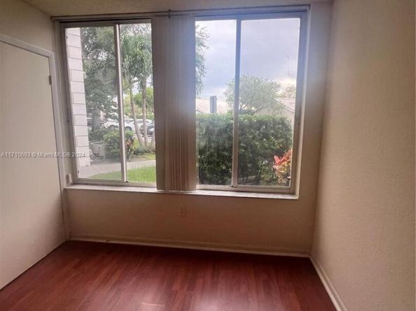 2810 N Oakland Forest Dr 108, Oakland Park FL 33309