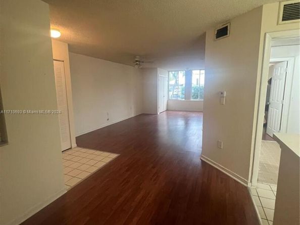 2810 N Oakland Forest Dr 108, Oakland Park FL 33309