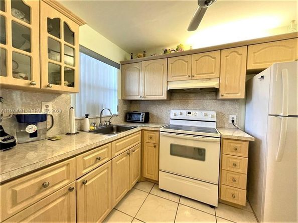 9900 Sunrise Lakes Blvd 210, Sunrise FL 33322