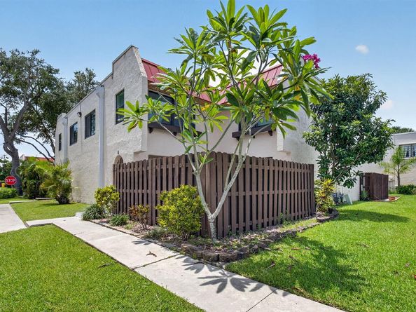 6352 SEVEN SPRINGS Boulevard B FL 33463