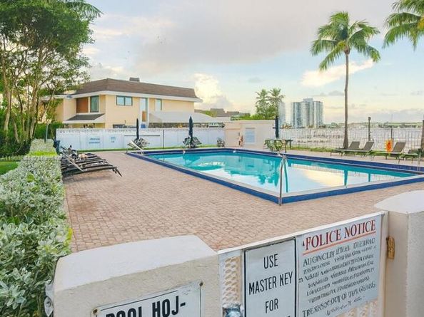 2821 N Miami Beach Blvd 5O, North Miami Beach FL 33160