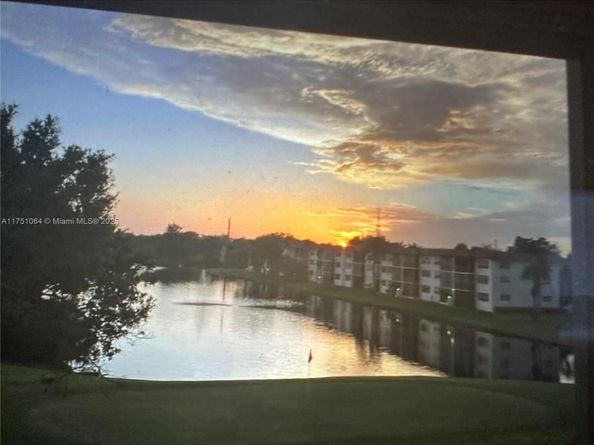 411 S Hollybrook Dr 308, Pembroke Pines FL 33025