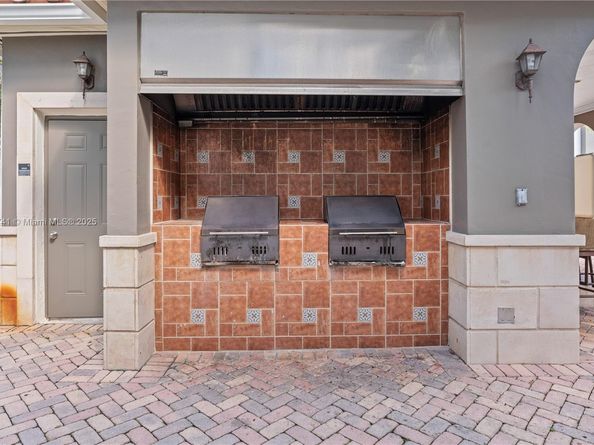 6821 SW 44 Street 102, Miami FL 33155