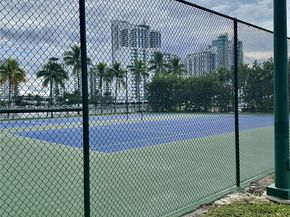 1000 Parkview Dr 107, Hallandale Beach FL 33009