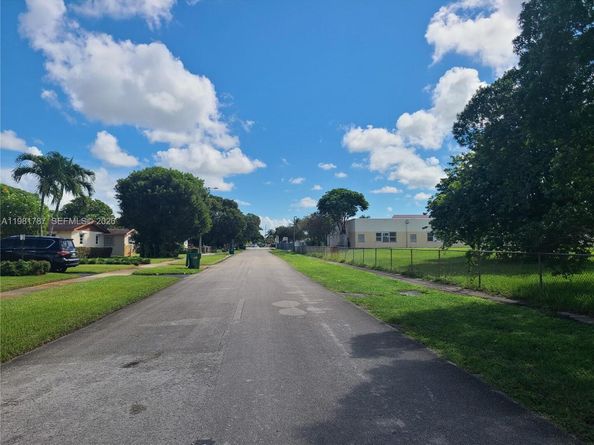 2271 NW 188th Ter, Miami Gardens FL 33056