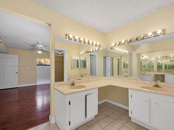 3545 Magellan Cir 3515, Aventura FL 33180