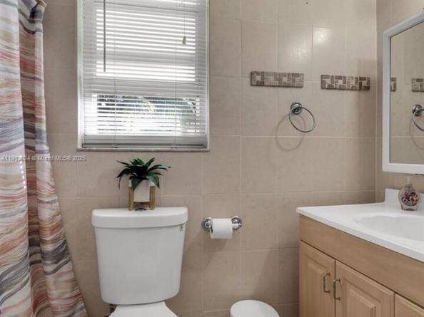 6841 NW 7th Ct, Margate FL 33063