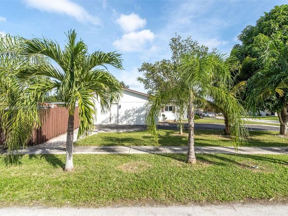 6841 NW 7th Ct, Margate FL 33063