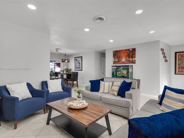 6841 NW 7th Ct, Margate FL 33063