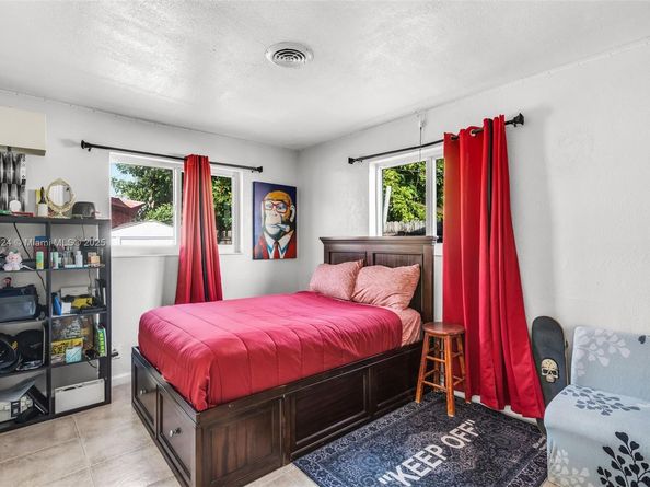 6841 NW 7th Ct, Margate FL 33063