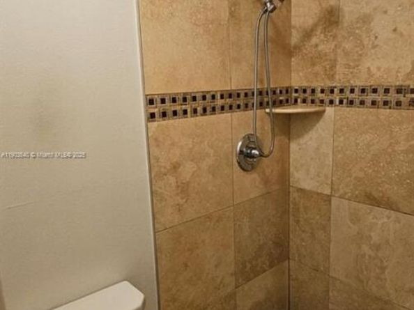 5352 NE 6th Ave G9, Oakland Park FL 33334