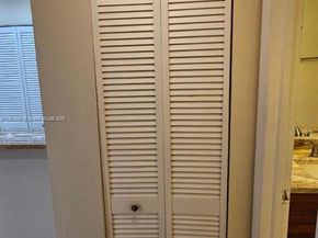 5352 NE 6th Ave G9, Oakland Park FL 33334