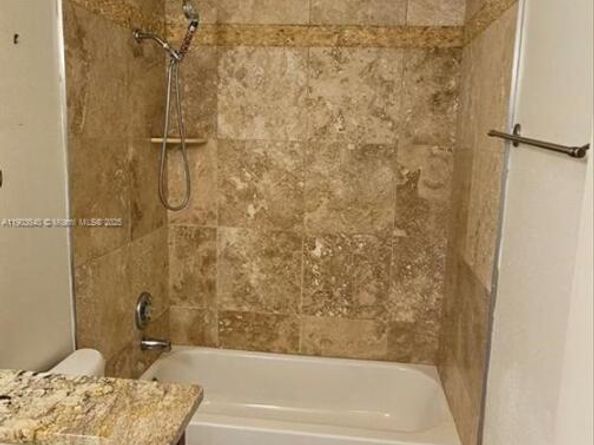 5352 NE 6th Ave G9, Oakland Park FL 33334