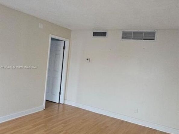 5352 NE 6th Ave G9, Oakland Park FL 33334