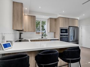 2851 SW 33rd Ct 2851, Miami FL 33133