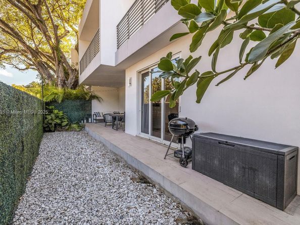 2851 SW 33rd Ct 2851, Miami FL 33133