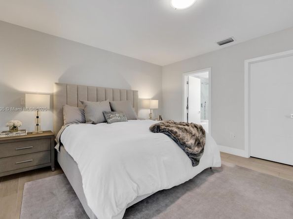 2851 SW 33rd Ct 2851, Miami FL 33133