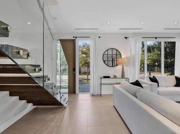 2851 SW 33rd Ct 2851, Miami FL 33133