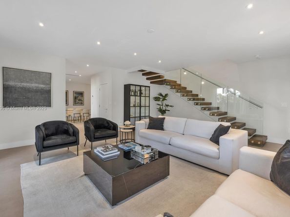 2851 SW 33rd Ct 2851, Miami FL 33133