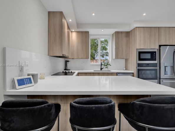 2851 SW 33rd Ct 2851, Miami FL 33133