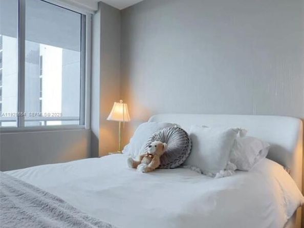 16385 Biscayne Blvd, North Miami Beach FL 33160