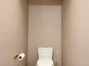 16385 Biscayne Blvd, North Miami Beach FL 33160