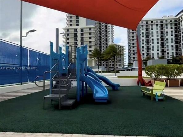 16385 Biscayne Blvd, North Miami Beach FL 33160