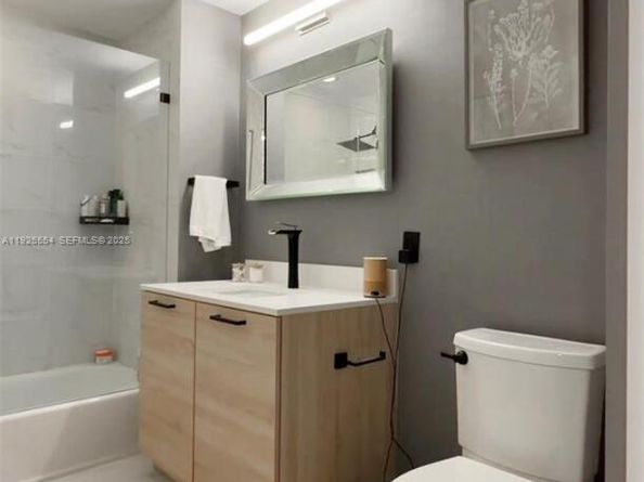 16385 Biscayne Blvd, North Miami Beach FL 33160